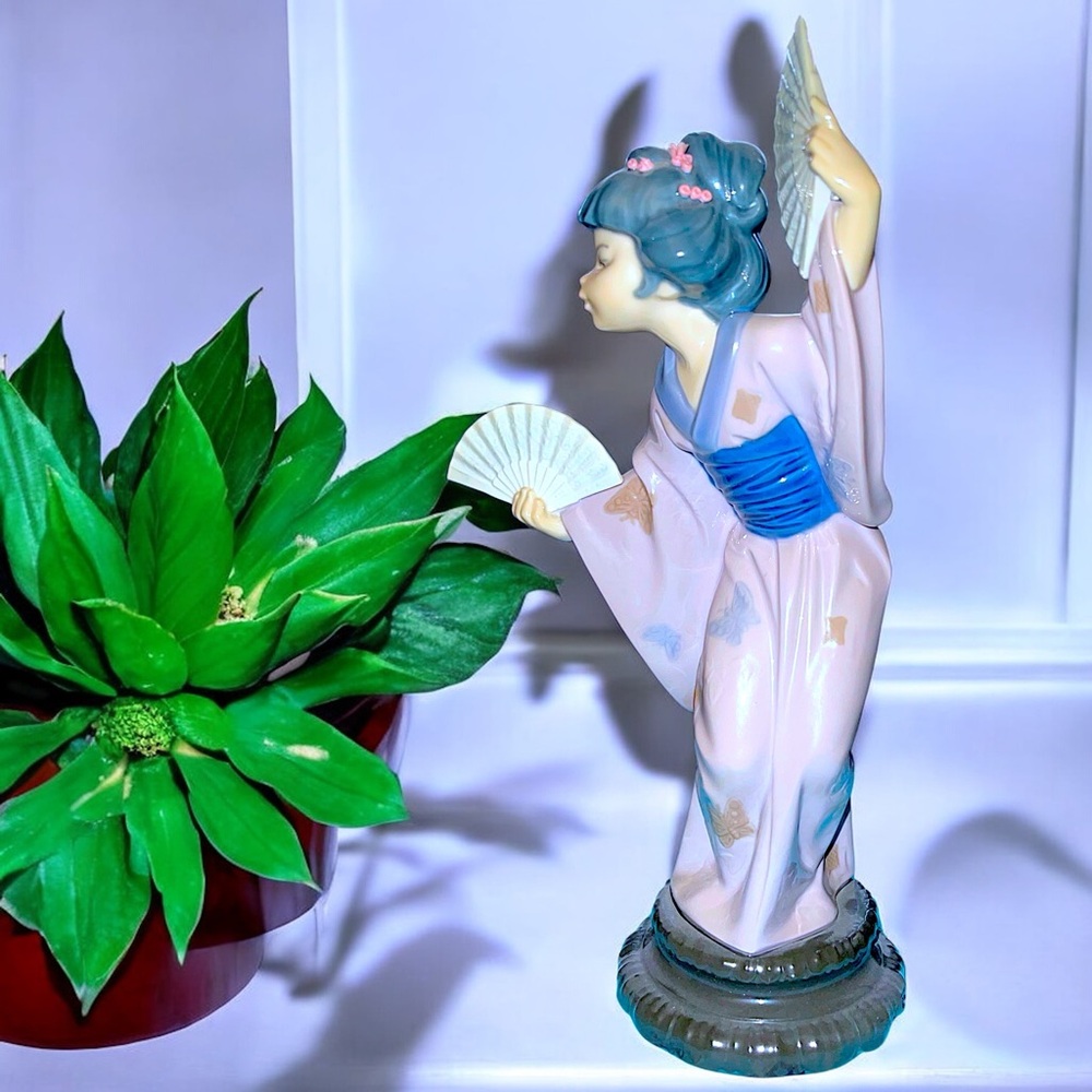 Retired Lladró Madame Butterfly - Japanese Girl With Fan Figurine #4991 - Picture 7 of 16